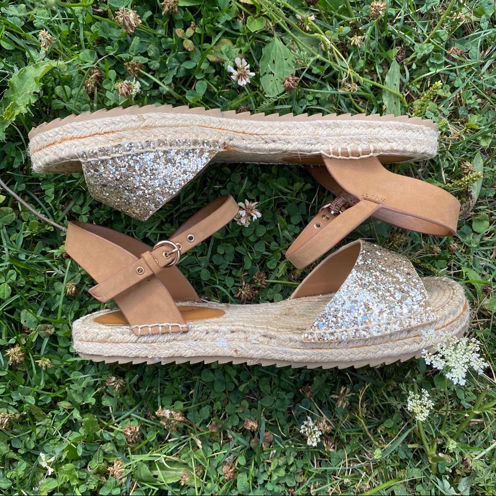 🎉Gold Glittery Espadrille Sandals 🎉 - Picture 11 of 15